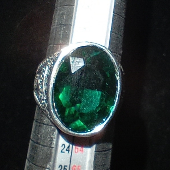 New Silver Plated Round Green  glass Ring Size 10 - Picture 2 of 5